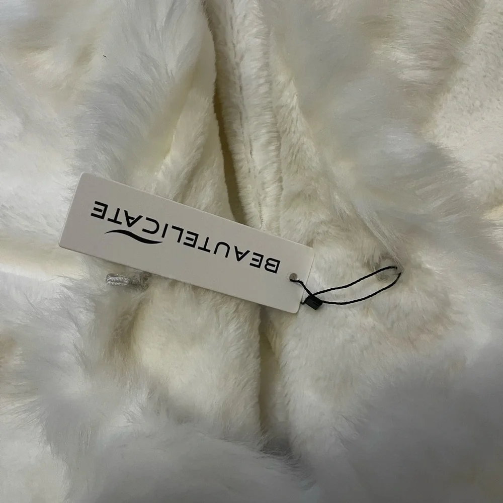 Faux fur shawl/ wrap - Picture 4 of 6